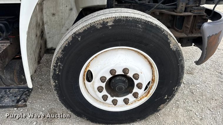 image for item DW6738 2010 International 4300 truck cab and chassis