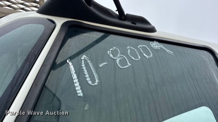 image for item DW6738 2010 International 4300 truck cab and chassis