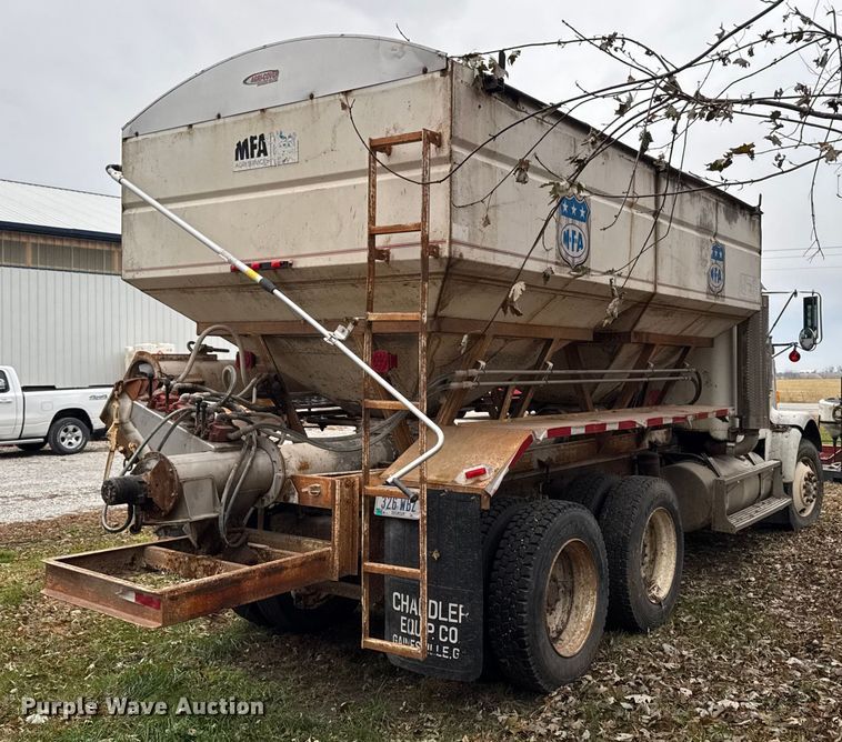 image for item EA2122 1988 Freightliner Conventional FLC fertilizer delivery truck