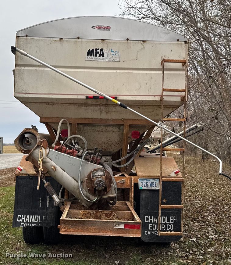 image for item EA2122 1988 Freightliner Conventional FLC fertilizer delivery truck