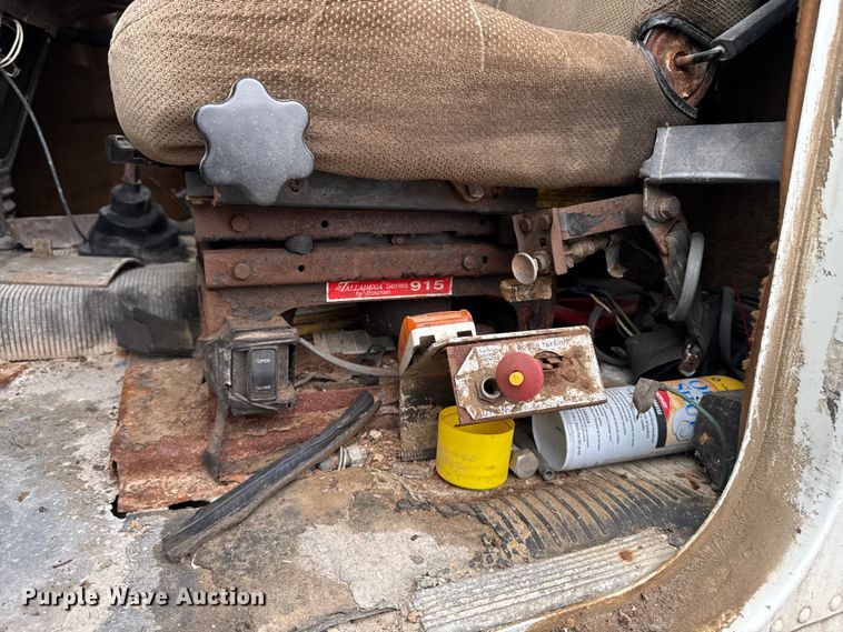 image for item EA2122 1988 Freightliner Conventional FLC fertilizer delivery truck