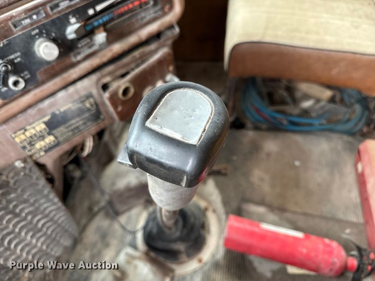 image for item EA2122 1988 Freightliner Conventional FLC fertilizer delivery truck