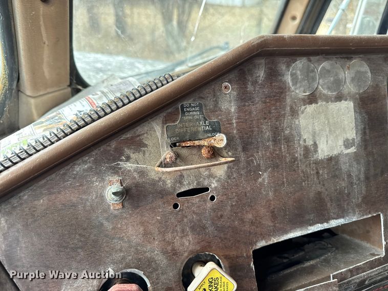 image for item EA2122 1988 Freightliner Conventional FLC fertilizer delivery truck