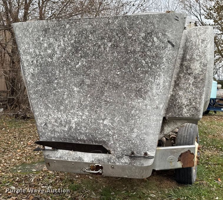 image for item EA2122 1988 Freightliner Conventional FLC fertilizer delivery truck