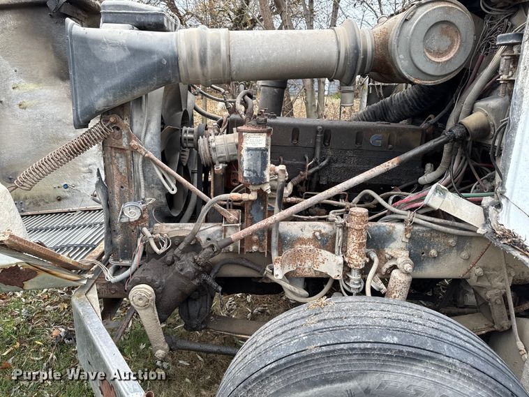 image for item EA2122 1988 Freightliner Conventional FLC fertilizer delivery truck