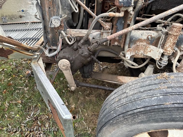 image for item EA2122 1988 Freightliner Conventional FLC fertilizer delivery truck