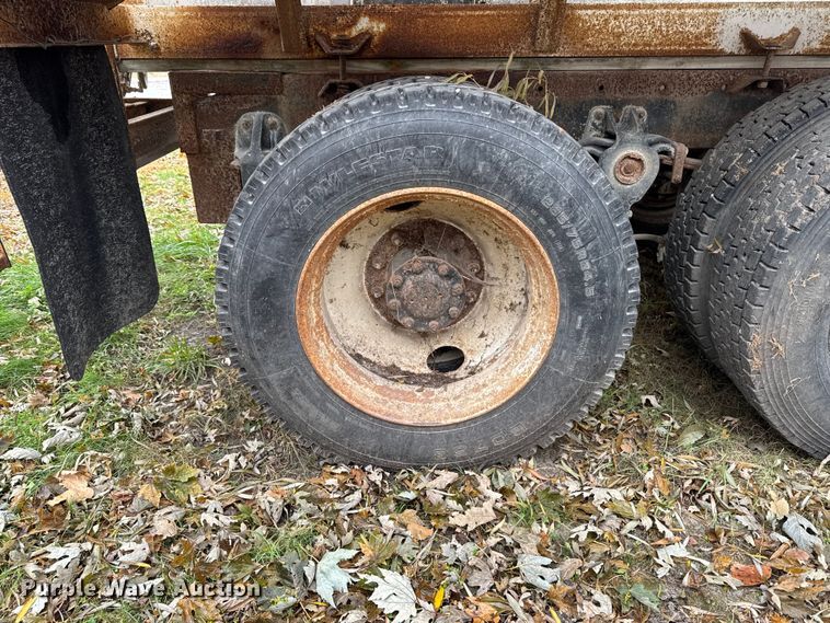 image for item EA2122 1988 Freightliner Conventional FLC fertilizer delivery truck