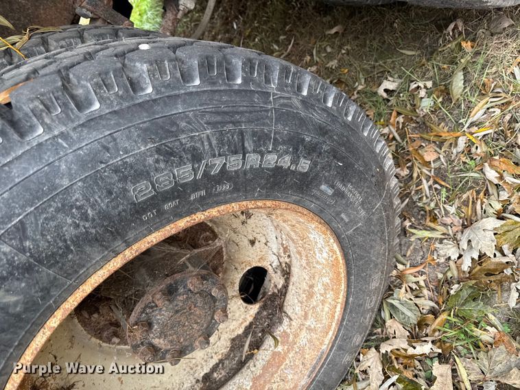 image for item EA2122 1988 Freightliner Conventional FLC fertilizer delivery truck