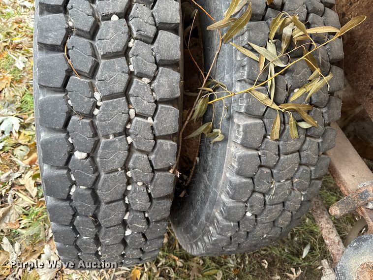 image for item EA2122 1988 Freightliner Conventional FLC fertilizer delivery truck