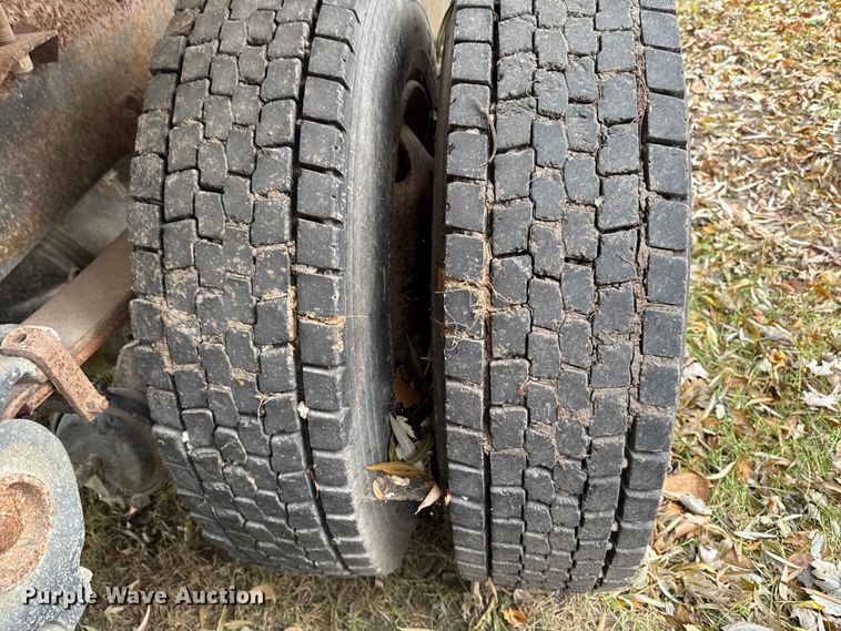 image for item EA2122 1988 Freightliner Conventional FLC fertilizer delivery truck