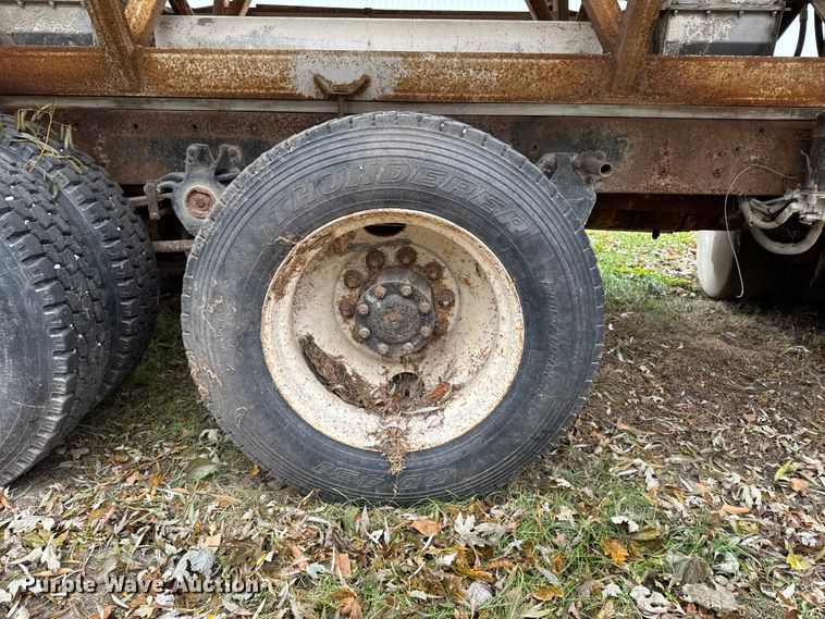 image for item EA2122 1988 Freightliner Conventional FLC fertilizer delivery truck