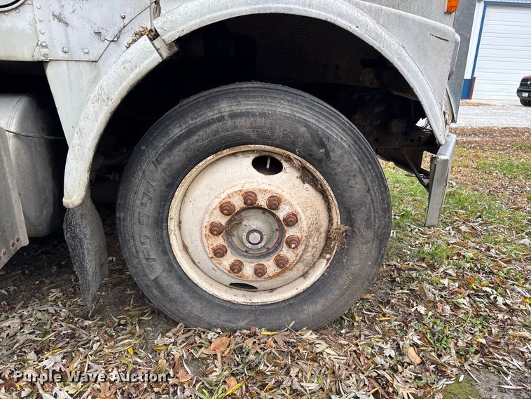 image for item EA2122 1988 Freightliner Conventional FLC fertilizer delivery truck