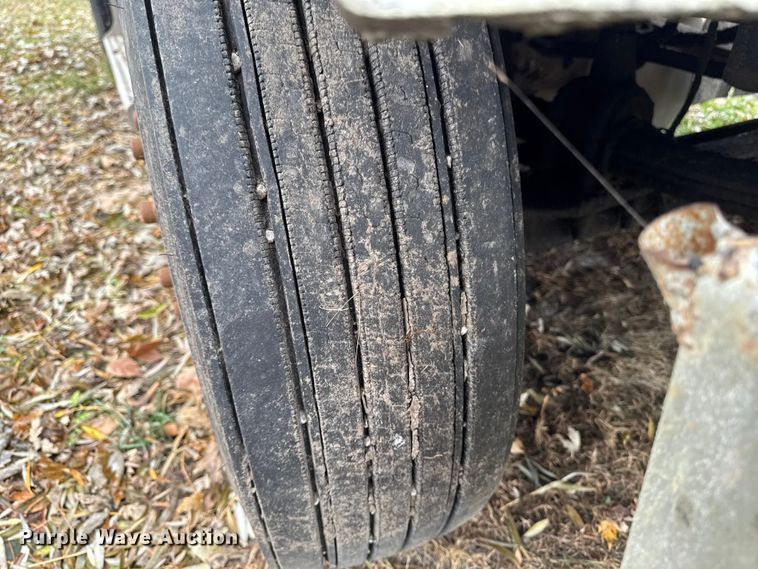 image for item EA2122 1988 Freightliner Conventional FLC fertilizer delivery truck