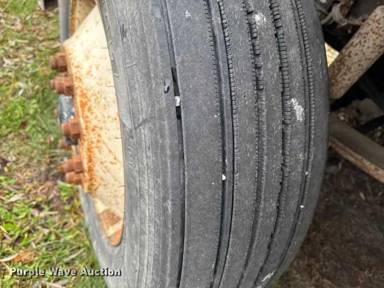 image for item EA2122 1988 Freightliner Conventional FLC fertilizer delivery truck