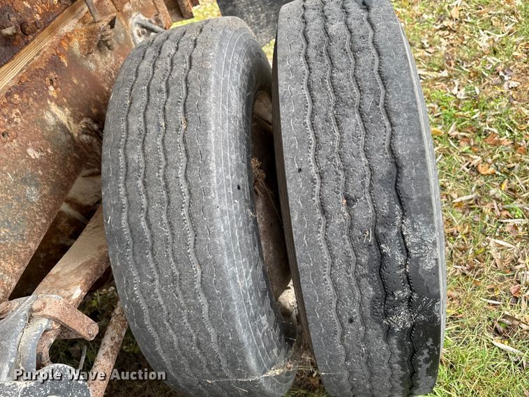 image for item EA2122 1988 Freightliner Conventional FLC fertilizer delivery truck