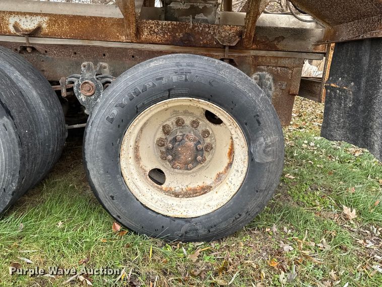 image for item EA2122 1988 Freightliner Conventional FLC fertilizer delivery truck