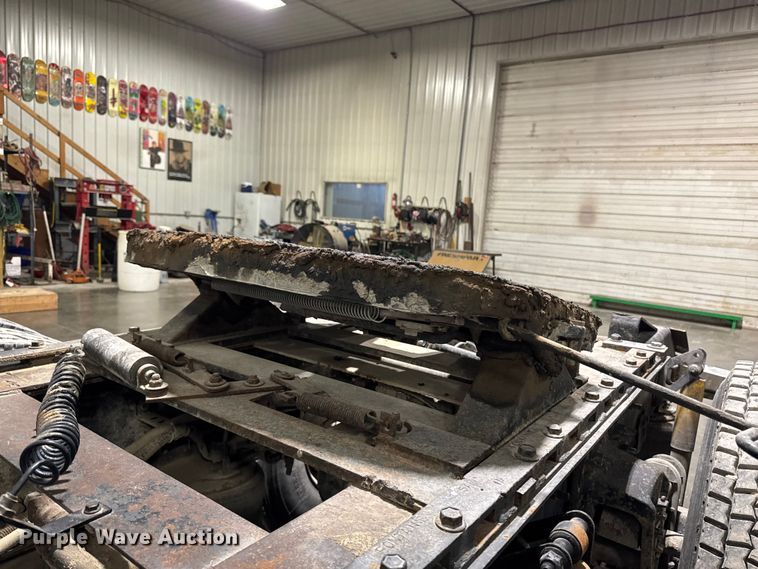 image for item EA2233 2002 Volvo VNL semi truck