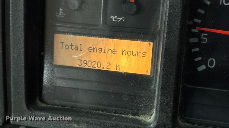 image for item EA2233 2002 Volvo VNL semi truck