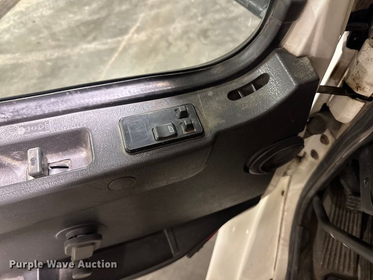 image for item EA2233 2002 Volvo VNL semi truck