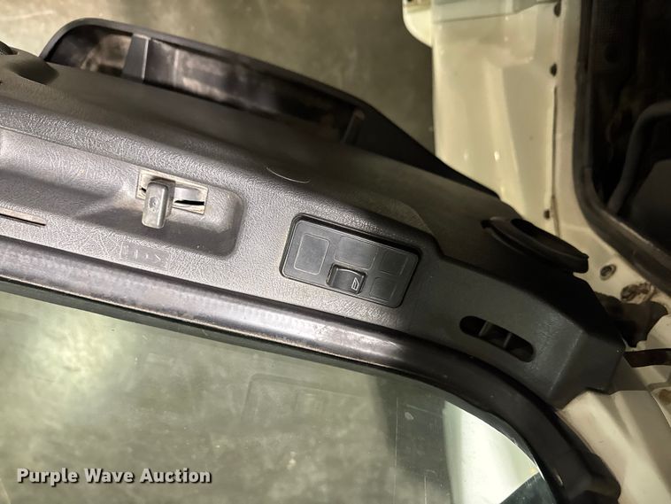 image for item EA2233 2002 Volvo VNL semi truck