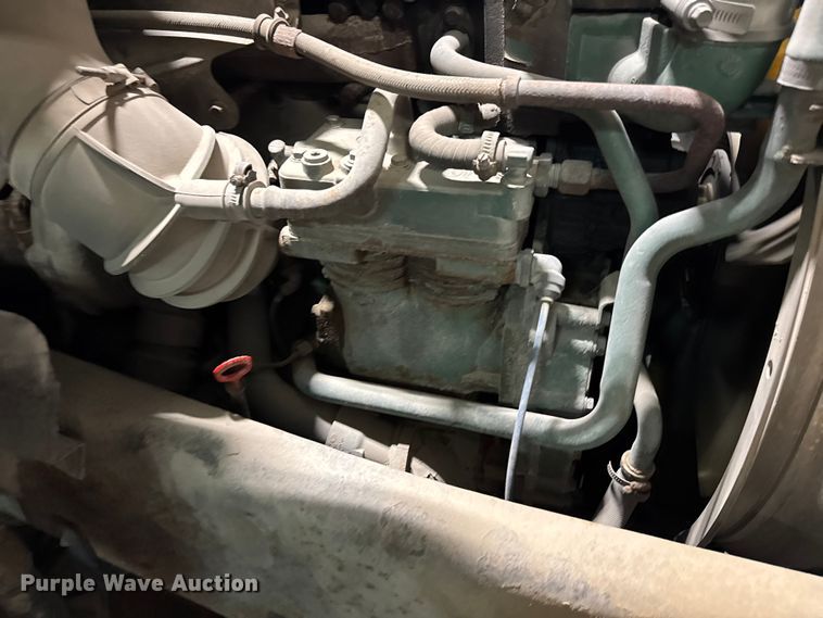 image for item EA2233 2002 Volvo VNL semi truck