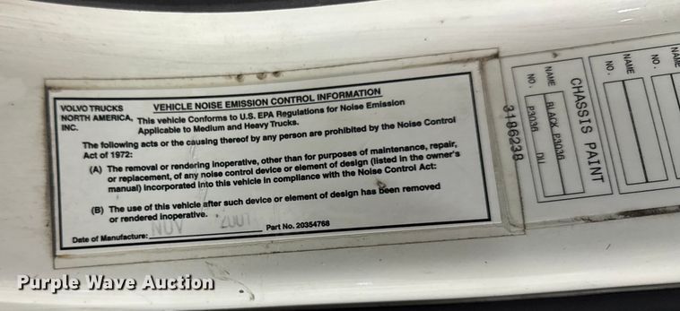 image for item EA2233 2002 Volvo VNL semi truck