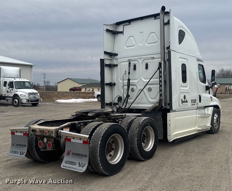 image for item EA2234 2018 Freightliner Cascadia semi truck