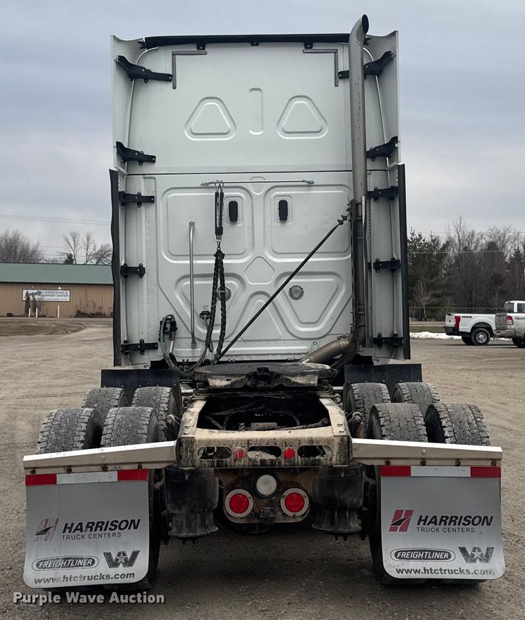 image for item EA2234 2018 Freightliner Cascadia semi truck