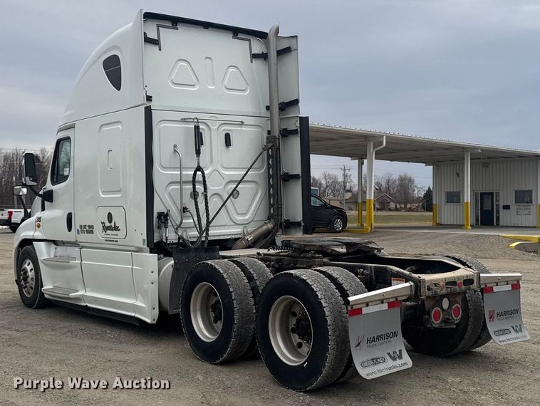 image for item EA2234 2018 Freightliner Cascadia semi truck