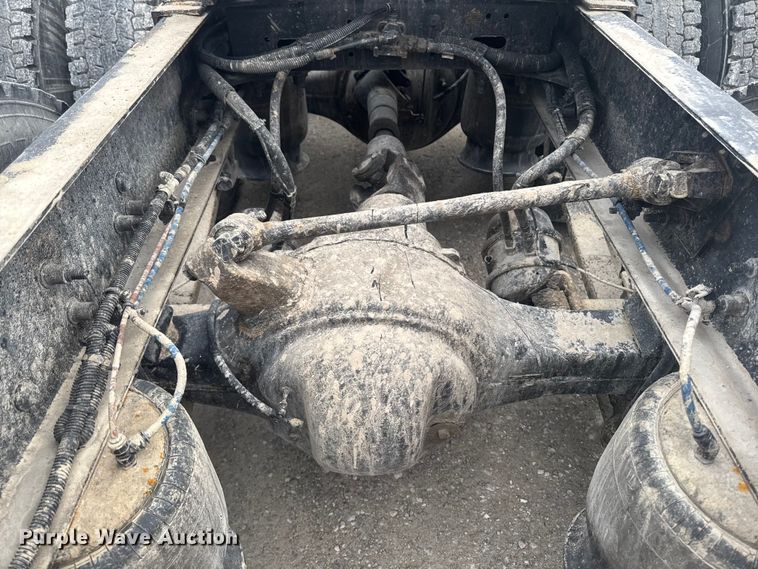 image for item EA2234 2018 Freightliner Cascadia semi truck