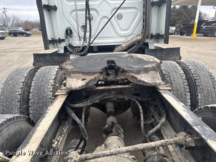 image for item EA2234 2018 Freightliner Cascadia semi truck