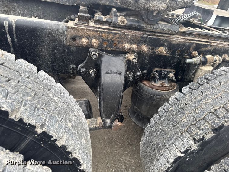 image for item EA2234 2018 Freightliner Cascadia semi truck