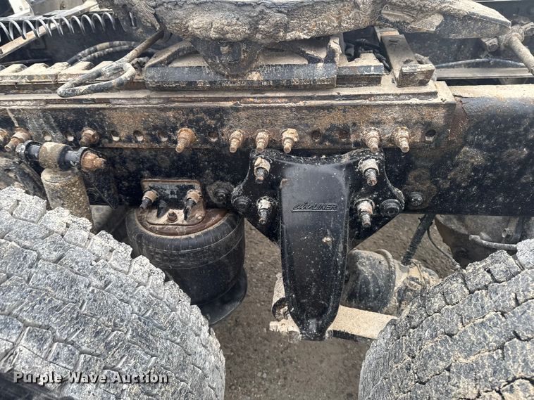 image for item EA2234 2018 Freightliner Cascadia semi truck