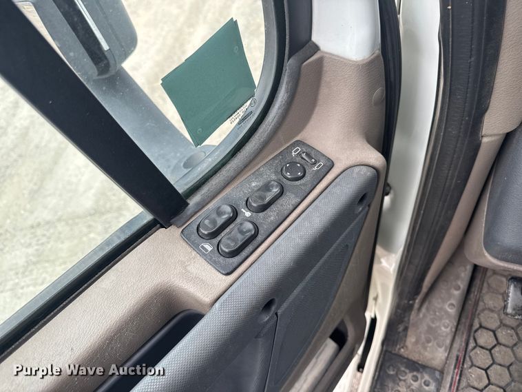 image for item EA2234 2018 Freightliner Cascadia semi truck