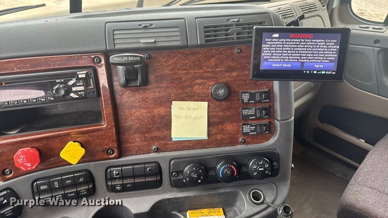 image for item EA2234 2018 Freightliner Cascadia semi truck