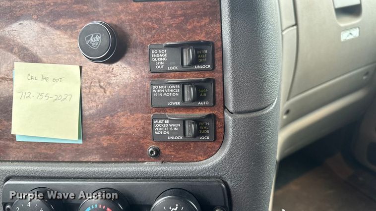 image for item EA2234 2018 Freightliner Cascadia semi truck