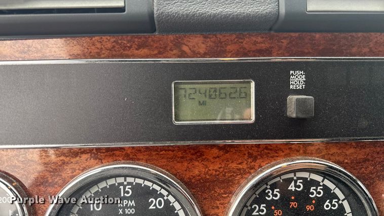 image for item EA2234 2018 Freightliner Cascadia semi truck