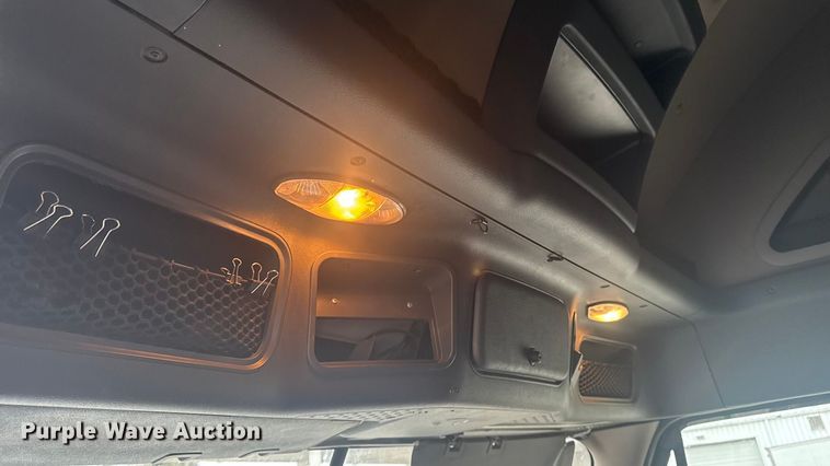 image for item EA2234 2018 Freightliner Cascadia semi truck