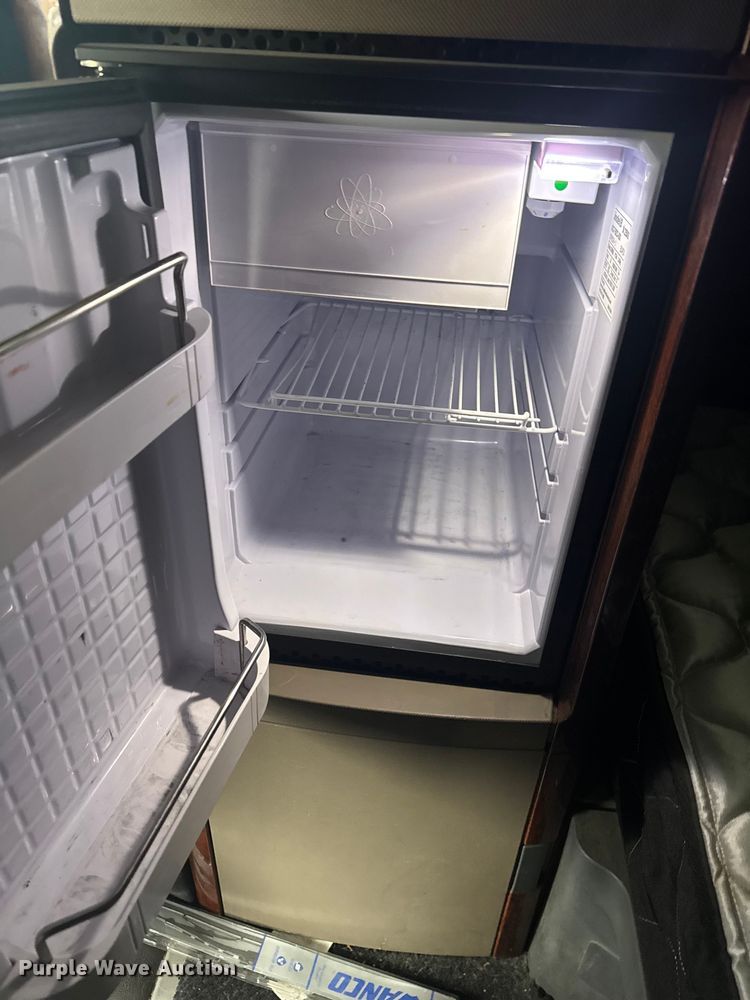 image for item EA2234 2018 Freightliner Cascadia semi truck