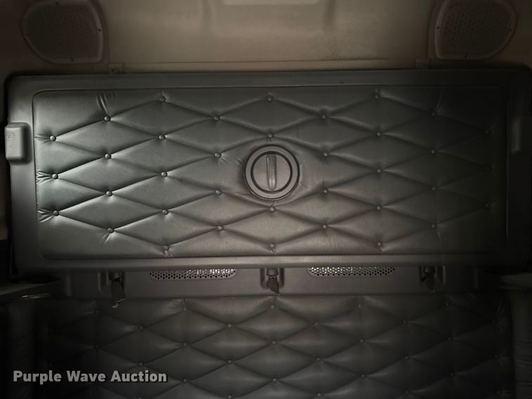 image for item EA2234 2018 Freightliner Cascadia semi truck