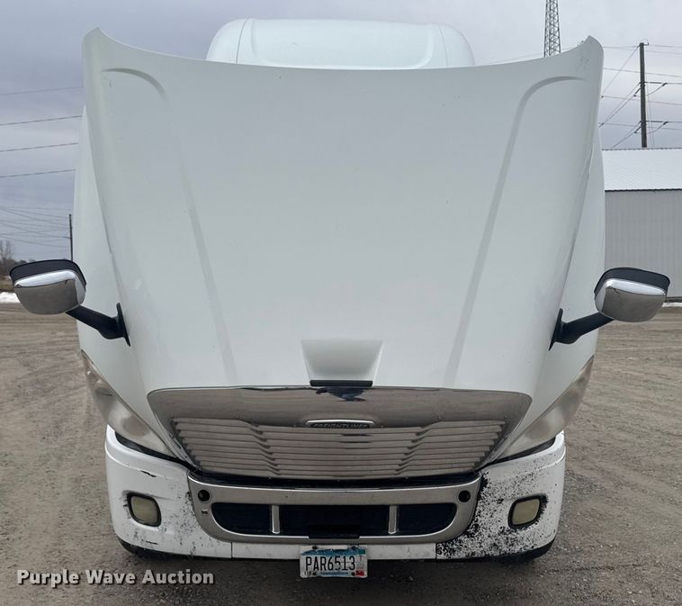 image for item EA2234 2018 Freightliner Cascadia semi truck