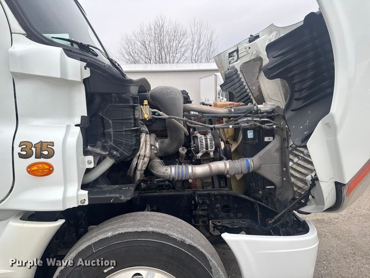 image for item EA2234 2018 Freightliner Cascadia semi truck