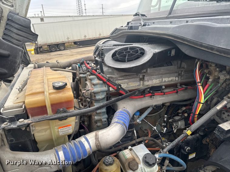 image for item EA2234 2018 Freightliner Cascadia semi truck