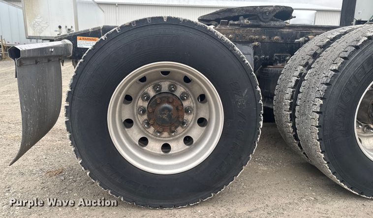 image for item EA2234 2018 Freightliner Cascadia semi truck