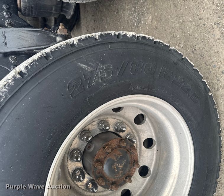 image for item EA2234 2018 Freightliner Cascadia semi truck