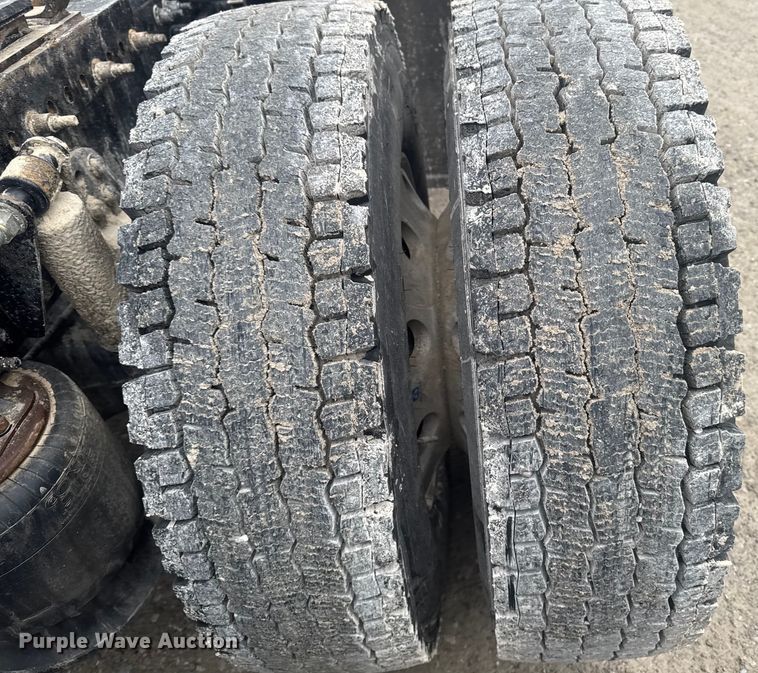 image for item EA2234 2018 Freightliner Cascadia semi truck