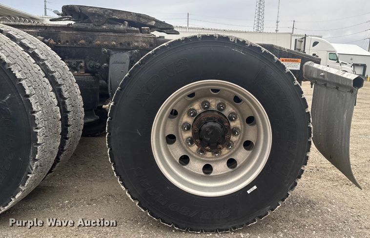 image for item EA2234 2018 Freightliner Cascadia semi truck