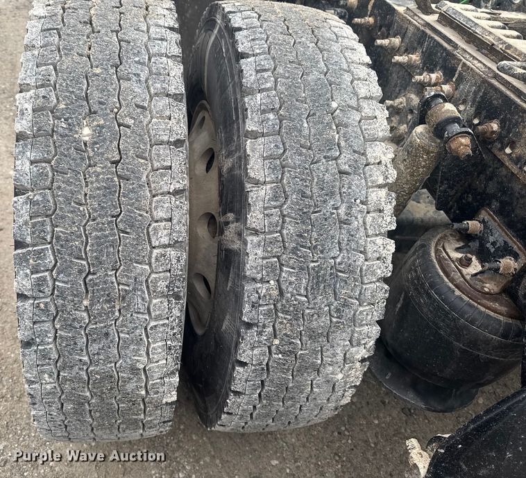 image for item EA2234 2018 Freightliner Cascadia semi truck