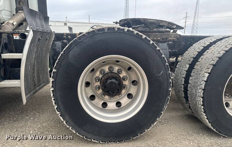 image for item EA2234 2018 Freightliner Cascadia semi truck