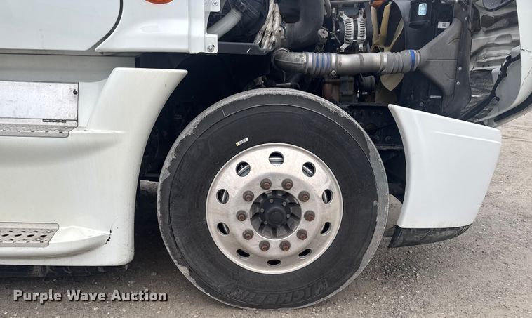 image for item EA2234 2018 Freightliner Cascadia semi truck